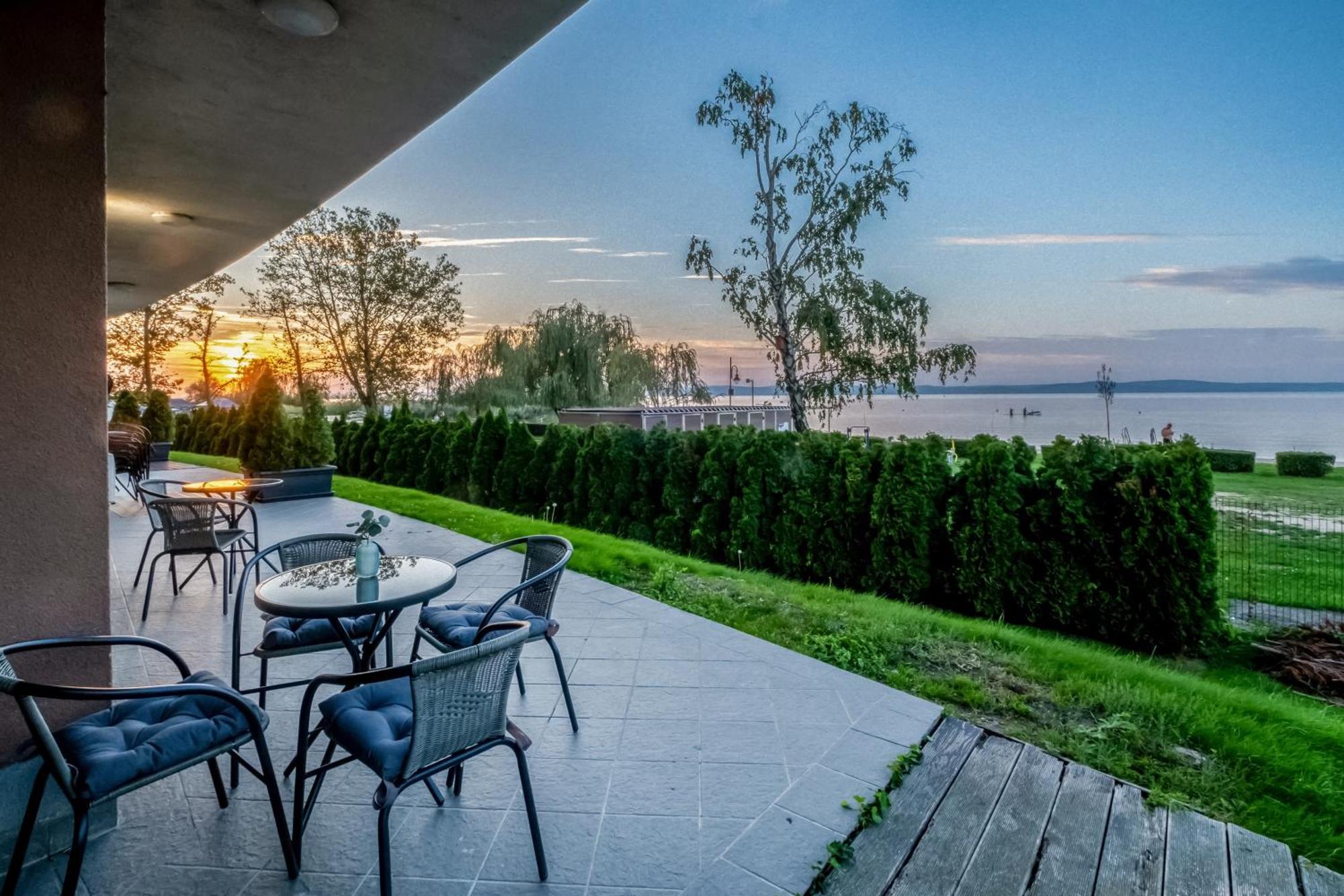 Myflat Club 218 Garden Wellness Apartments Siófok Eksteriør billede