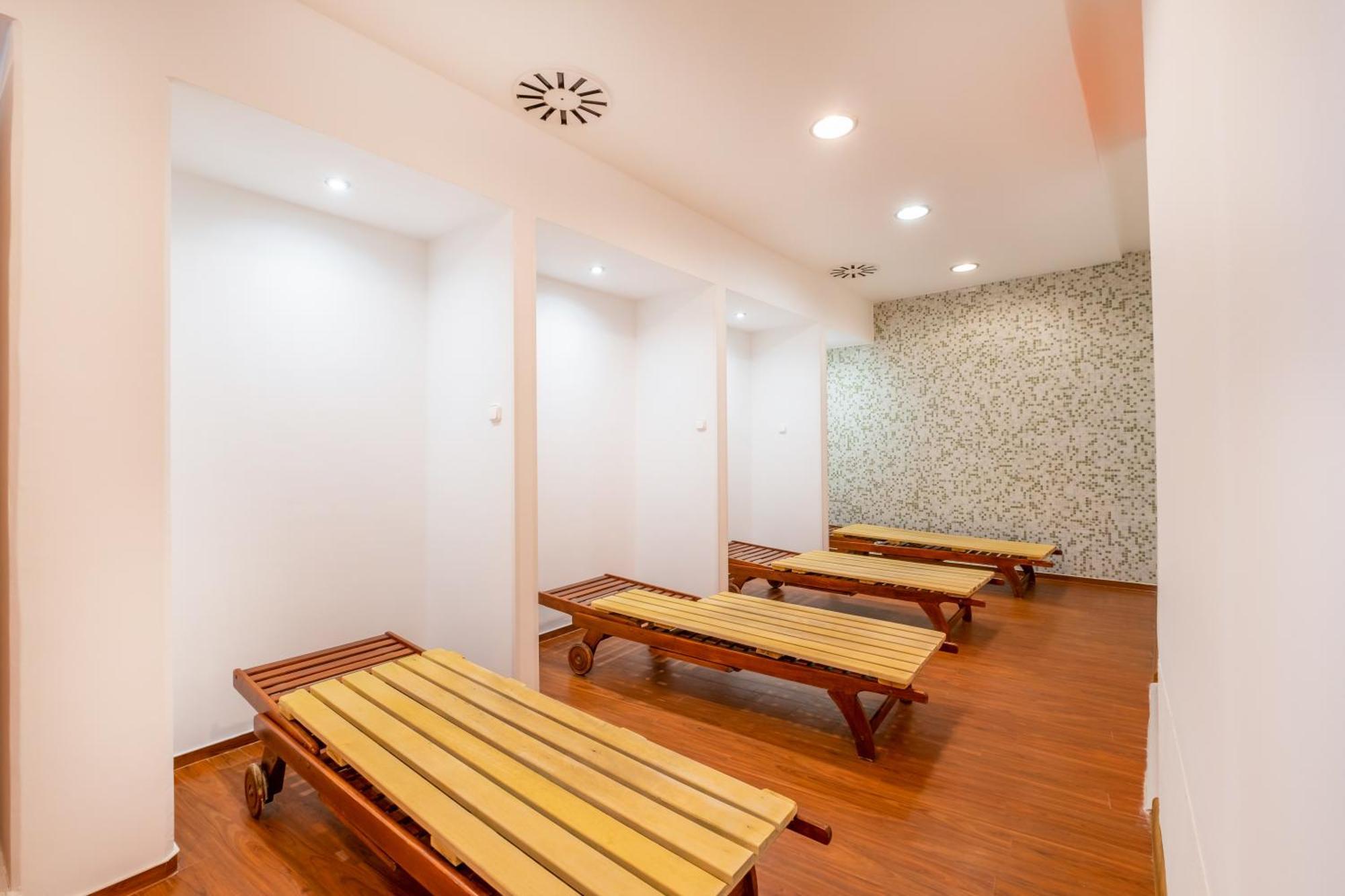 Myflat Club 218 Garden Wellness Apartments Siófok Eksteriør billede